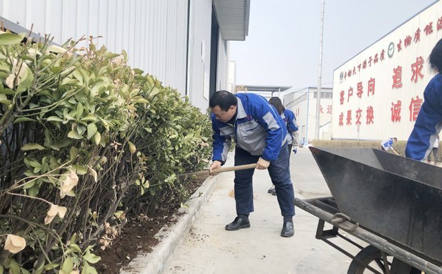 在布洛爾廠區種下一抹抹綠色